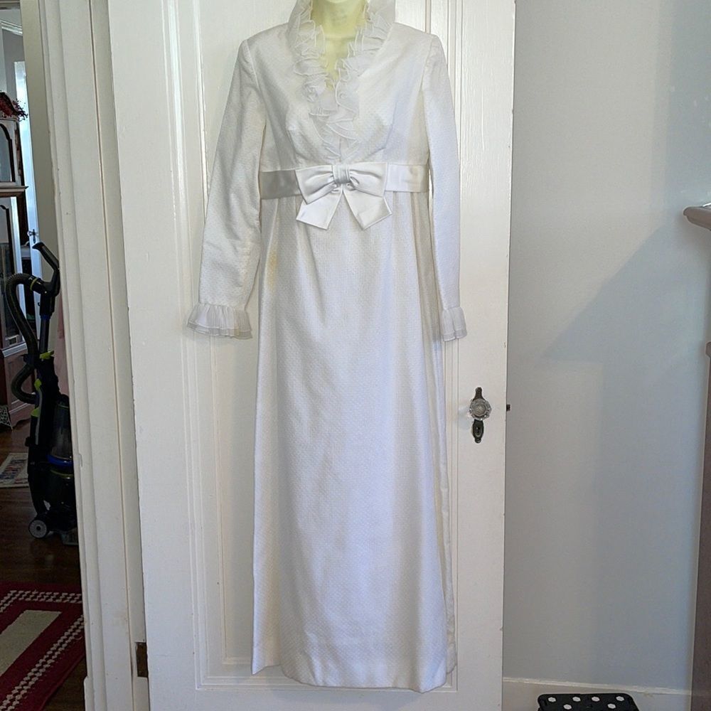 Vtg 60s white high waisted dotted‎ Swiss party/prom dress with ruffled neck